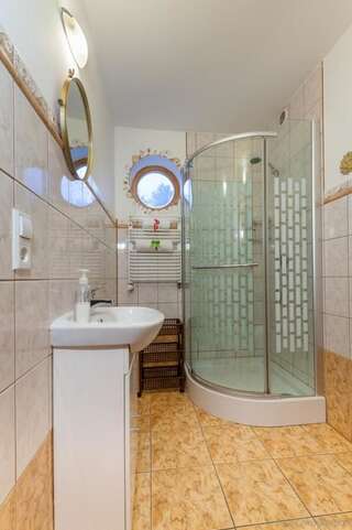 Мини-отель Poziomka Kujan Двухместный номер с 2 отдельными кроватями и собственной ванной комнатой-1